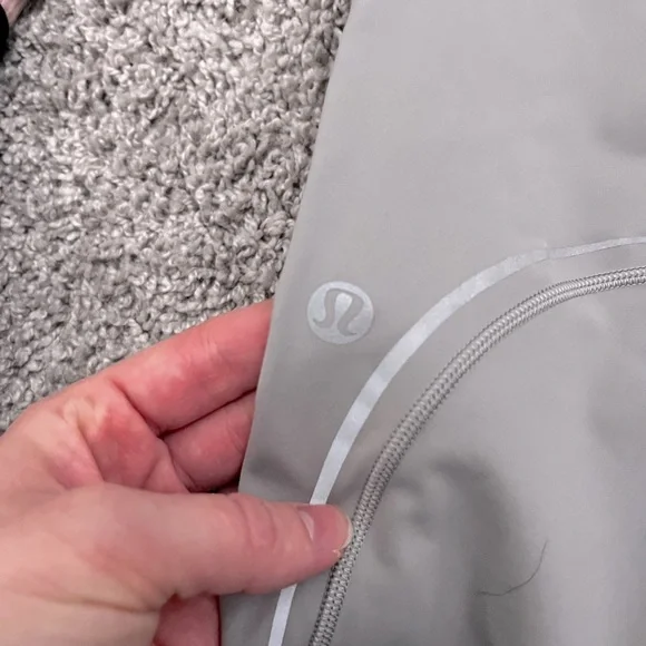 Lululemon Base Pace HR Crop 23" Reflective Tights Gull Grey Size 10 LW6CDDS - Picture 8 of 10